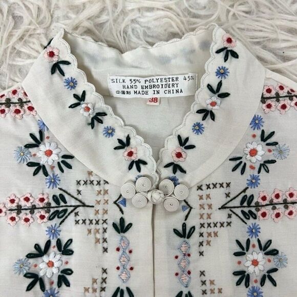 Vintage 70s White Floral Hand Embroidered Silk Ladies Blouse Button Front Small - Picture 5 of 10